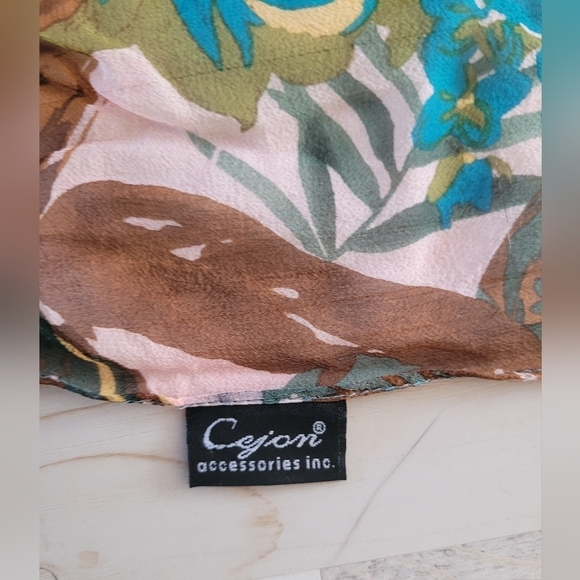 Tropical Leaf Print Elegant Soft Luxurious 100% Silk Scarf Vibrant - Picture 7 of 9